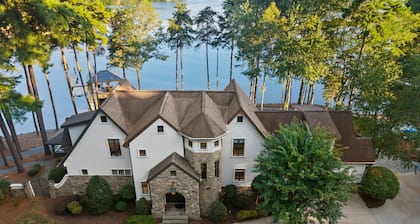 Dream Big Retreat | 400ft of Beach Front | New Pool | Sleeps 18