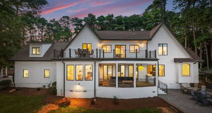 Dream Big Retreat | 400ft of Beach Front | New Pool | Sleeps 18