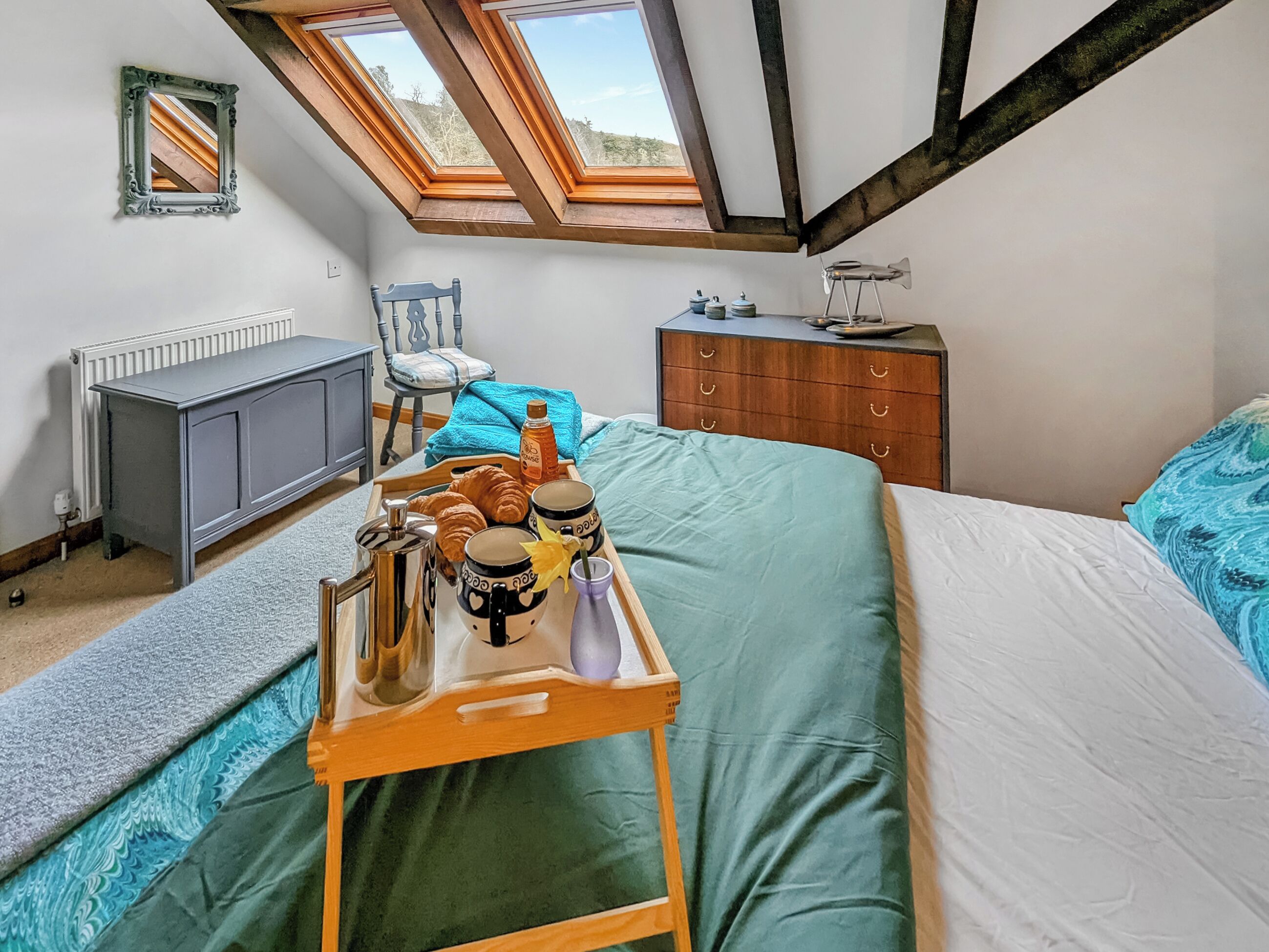 2 bedrooms, memory foam beds, WiFi (free), bed sheets