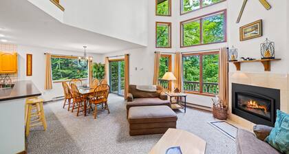 End-unit townhome near skiing and golf with deck, gas fireplace, & washer/dryer