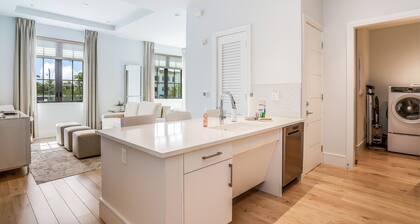 Contemporary dog-friendly studio with central AC and washer/dryer