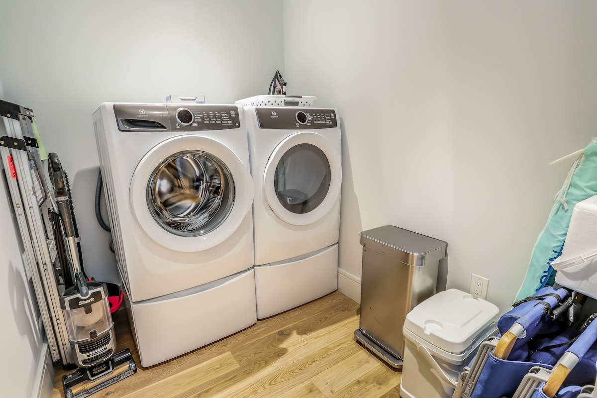 Photo 18 of Contemporary dog-friendly studio with central AC and washer/dryer