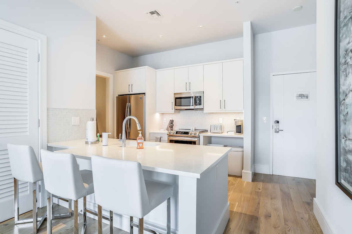 Photo 10 of Contemporary dog-friendly studio with central AC and washer/dryer