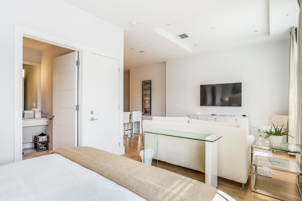 Photo 16 of Contemporary dog-friendly studio with central AC and washer/dryer