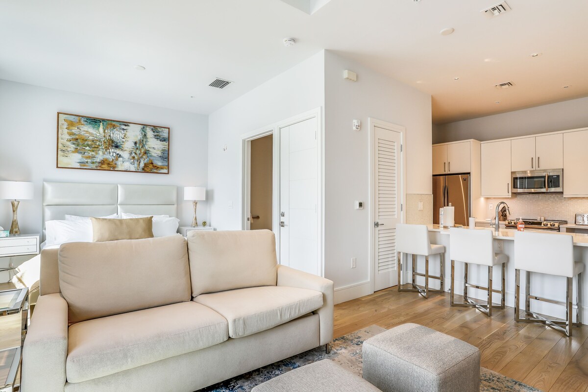 Photo 4 of Contemporary dog-friendly studio with central AC and washer/dryer