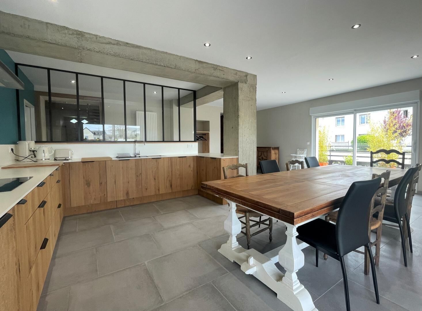 Kjøleskap, mikrobølgeovn, ovn og oppvaskmaskin