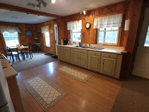 冰箱、微波炉、烤箱、炉灶