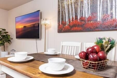Dining. BirchHill Retreat Great Location1+Garage+Aurora