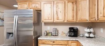 BirchHill Retreat Great Location1+Garage+Aurora
