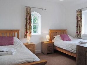 3 bedrooms, free WiFi, bed sheets