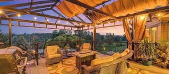 NEW! WATERFRONT VACATION DREAM HOME!