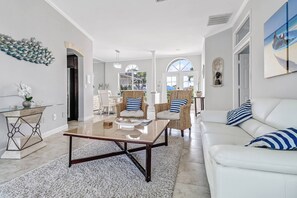 Casa (2203 Cape Coral Pkwy W) | Exterior