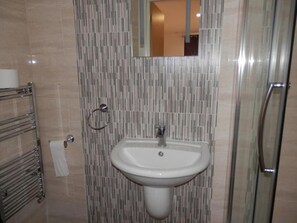 샤워 시설, 레인폴 샤워기, 헤어드라이어, 타월