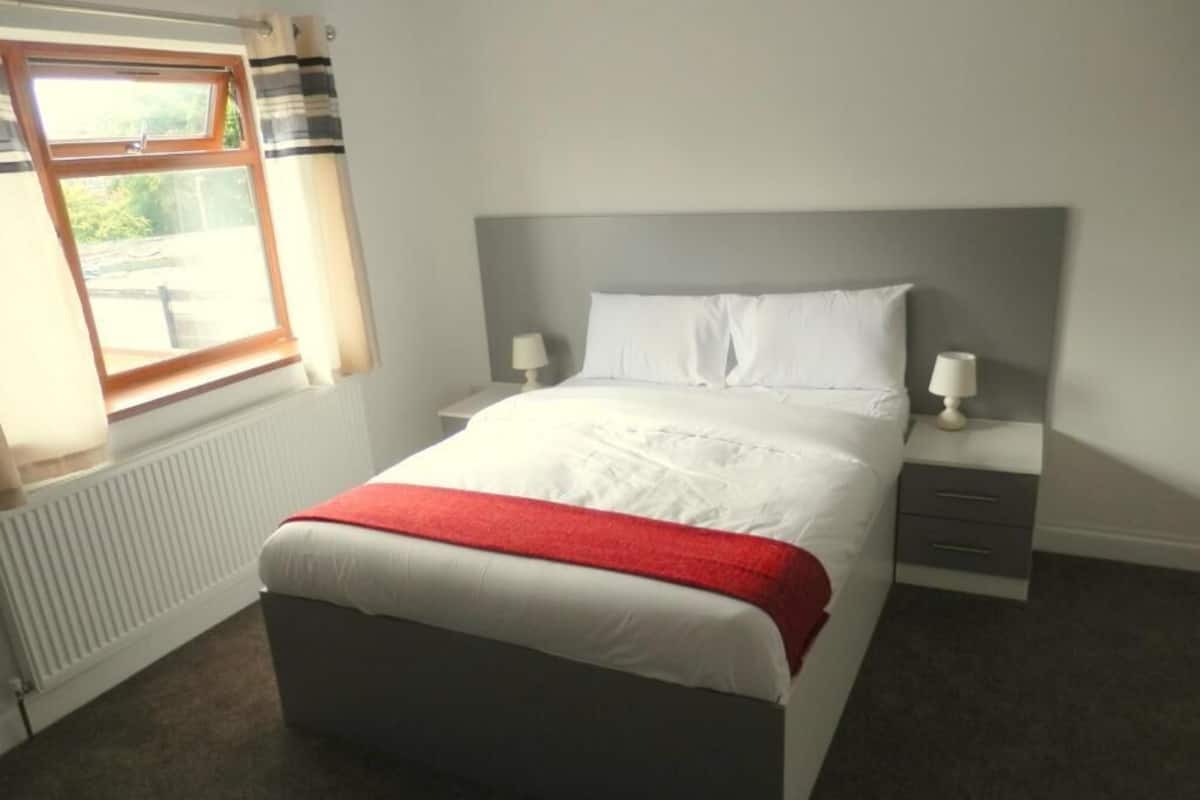 Standard Double Room, Private Bathroom | Desk, laptop workspace, WiFi (free), individually furnished
