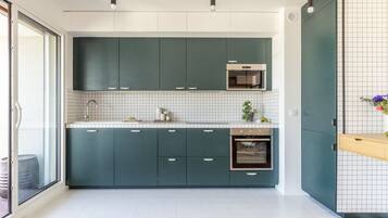 Fridge, microwave, oven, stovetop