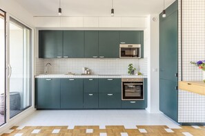 Fridge, microwave, oven, stovetop