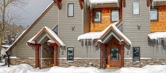 Serene mountain-view condo with skiing, washer/dryer, gas grill, & patio