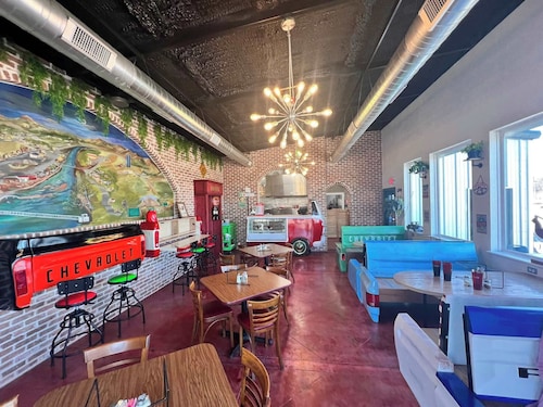 RR Medicine Park Tiny House Slp 4 1BR/1BA - 1 bed