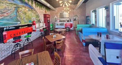 RR Medicine Park Tiny House Slp 4 1BR/1BA - 1 bed