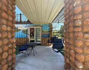 Outdoor dining - RR Medicine Park Tiny House Slp 4 1BR/1BA - 1 bed (Medicine Park)