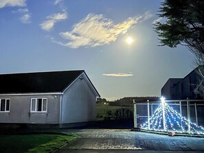 Property grounds - 3 bedroom accommodation in Plains, near Glasgow (Plains, near Glasgow)