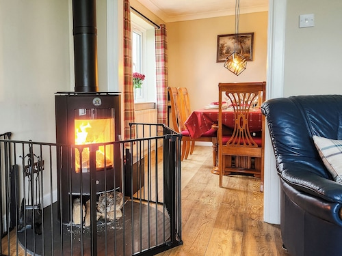 3 bedroom accommodation in Plains, near Glasgow