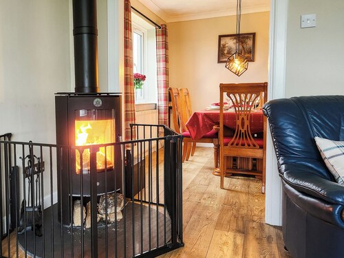 3 bedroom accommodation in Plains, near Glasgow