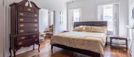 1 habitación, tabla de planchar con plancha, wifi gratis y ropa de cama