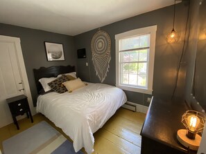 4 habitaciones, escritorio, tabla de planchar con plancha y wifi 