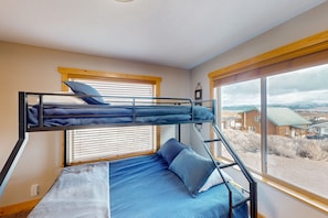 6 bedrooms, internet, bed sheets