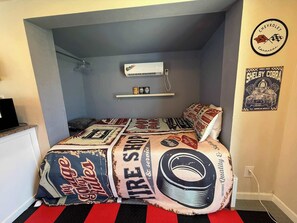 5 bedrooms, WiFi, bed sheets