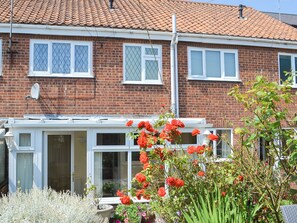 Exterior detail - Perfectly located in the Old Town and just a 10 minute drive from the beach. (Bridlington)