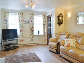 Living area - Perfectly located in the Old Town and just a 10 minute drive from the beach. (Bridlington)