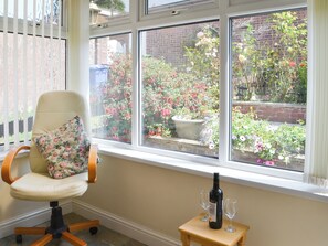 Interior - Perfectly located in the Old Town and just a 10 minute drive from the beach. (Bridlington)