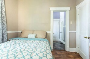 2 habitaciones, tabla de planchar con plancha, wifi y ropa de cama