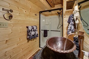 Bathtub, towels