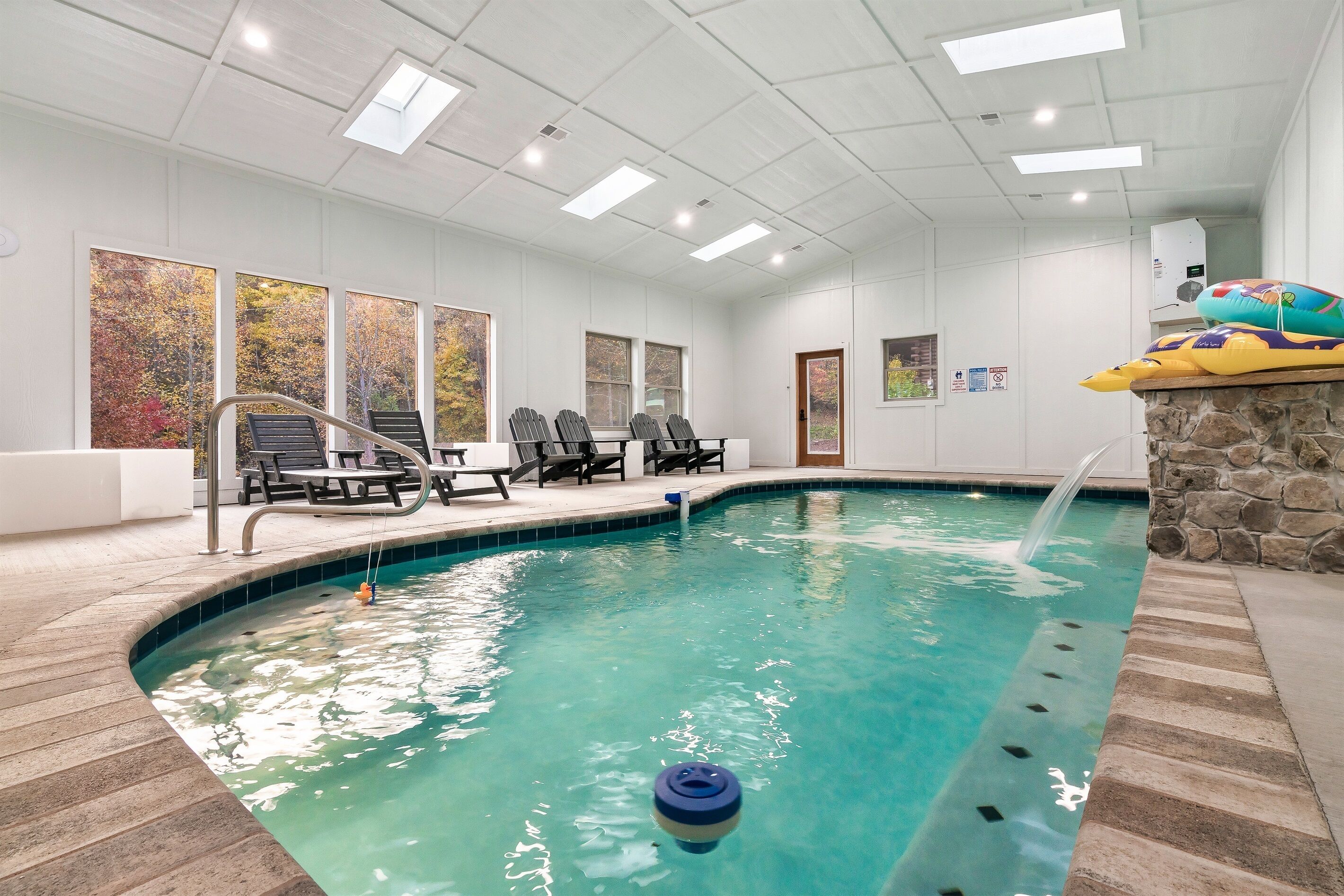 Una piscina techada, una piscina climatizada