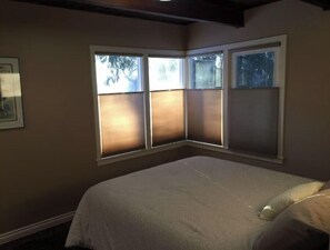 3 bedrooms, iron/ironing board, travel cot, free WiFi