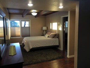 3 bedrooms, iron/ironing board, travel crib, free WiFi