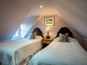5 bedrooms, free WiFi, bed sheets