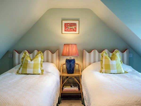 5 quartos, Wi-Fi de cortesia, roupa de cama