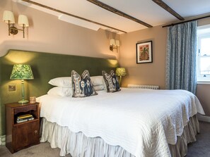 5 bedrooms, free WiFi, bed sheets