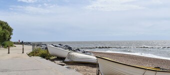 2 bedroom accommodation in Felixstowe