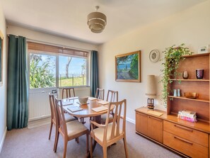 Dining - 2 bedroom accommodation in Felixstowe (Felixstowe)