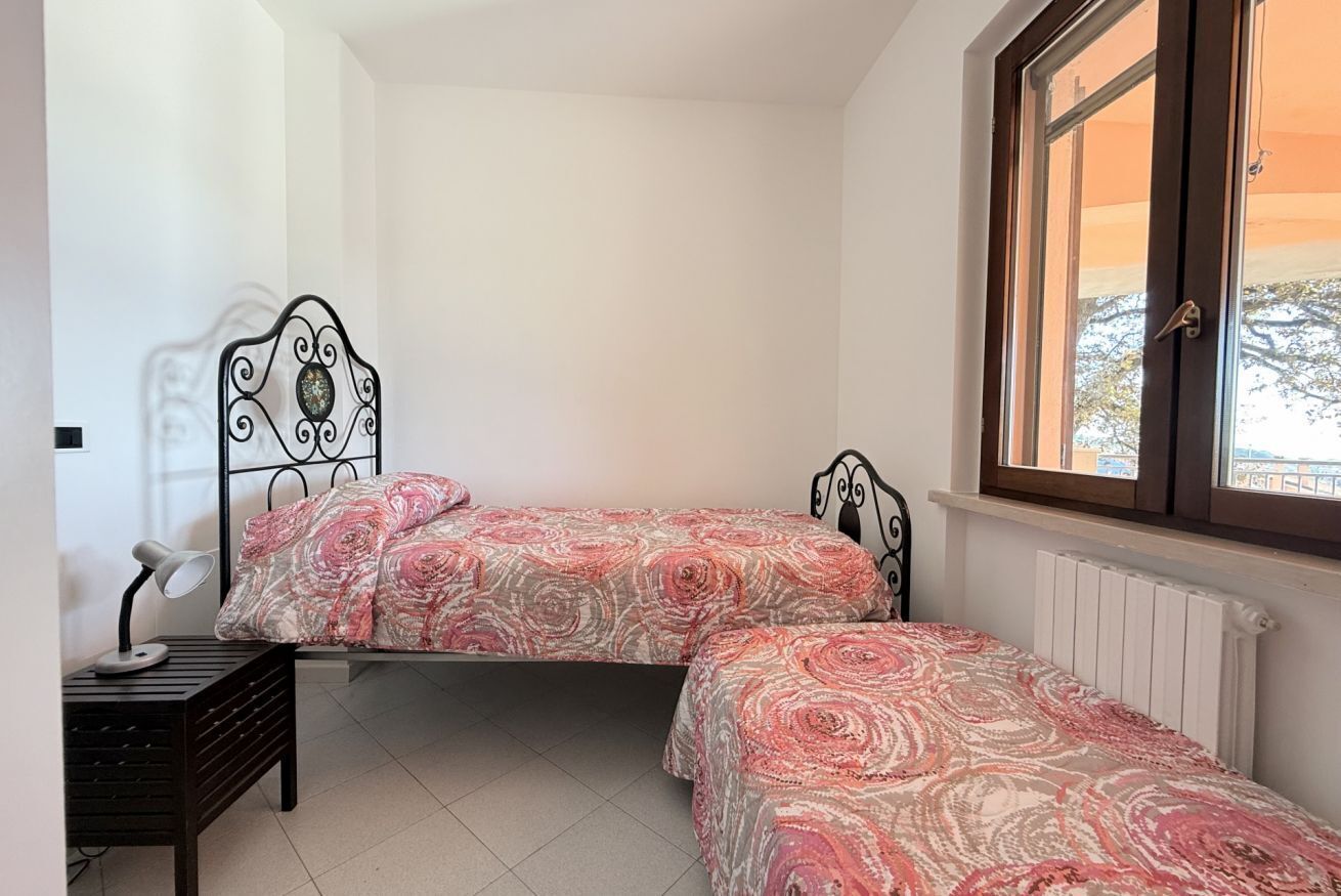 2 bedrooms, bed sheets