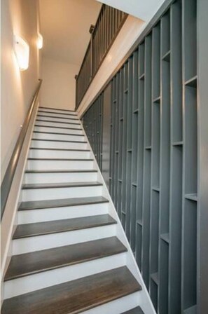 Interior - ~Modern & Bright~ 5min to Broadway, keyless, 3Flrs (Nashville)
