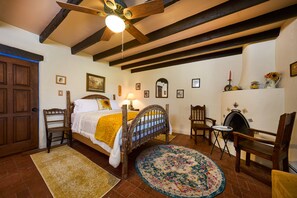 Individuelt dekorert, individuelt innredet og skrivebord