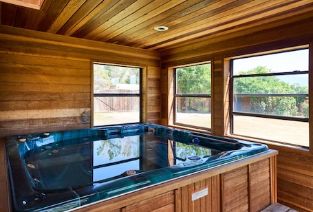 Bañera de hidromasaje interior