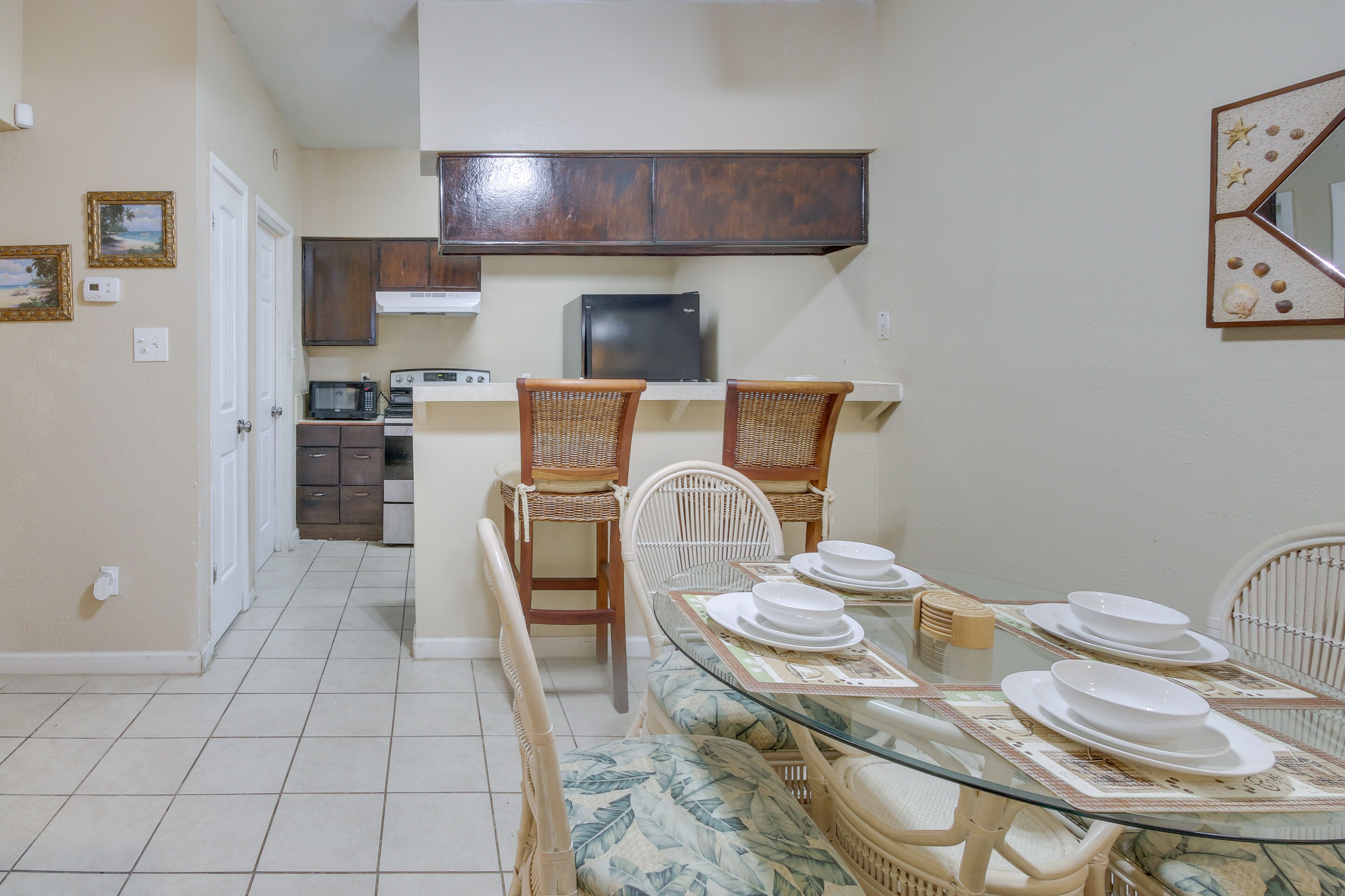 Southwest Houston Apartment w/ Pool Access!