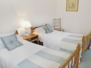 4 bedrooms, free WiFi, bed sheets
